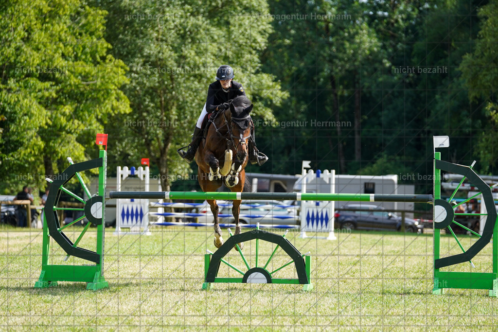 20230701-FAH02270 | Reitturnier Grafing, 2023, Grafing-Aiterndorf, Spribgturnier, Dressurturnier, Bilder, Qualifikation Nürnberger Burgpokal, Fotoagentur Herrmann, Turnierfotografen Bayern, Turnierbilder Bayern, Reitrsportfoto