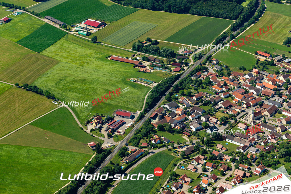 Das Luftbild der Stadt Otting wurde 2022 vom Flugzeug heraus erstellt (keine Drohnen-Aufnahmen) Aufnahmehöhe ca.450 Meter- hohe Bildauflösung und Druck-Qualität. Garantiert!
