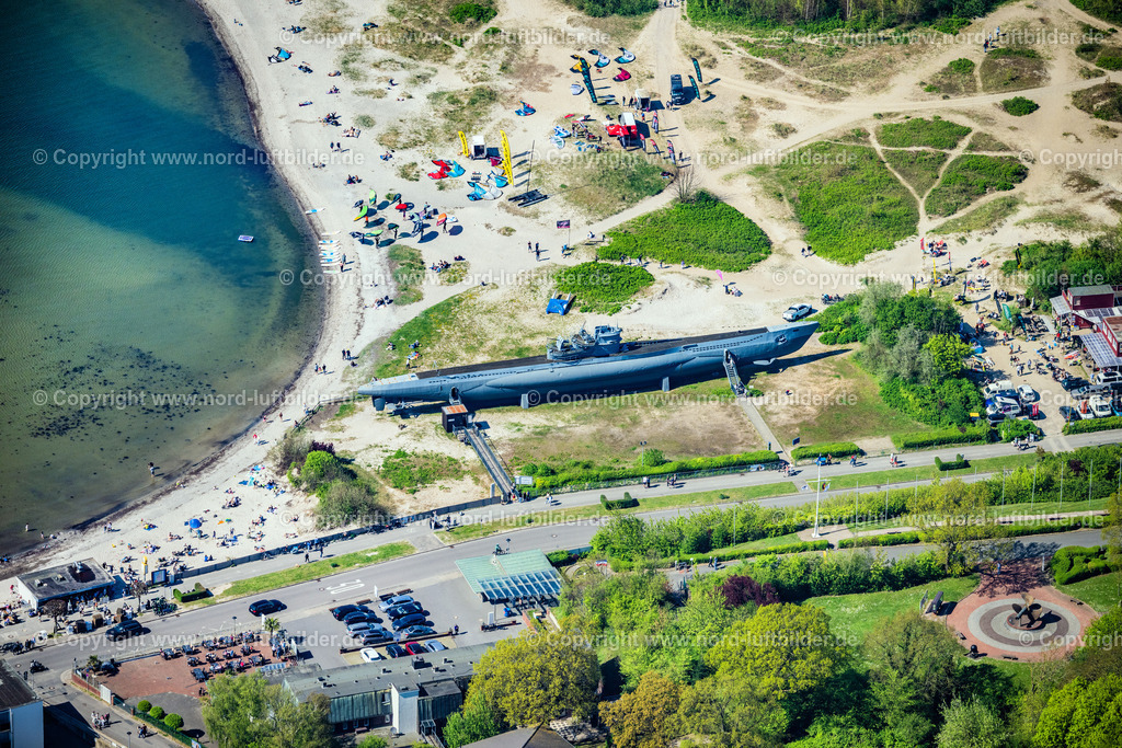 Laboe_Technisches_Museum_U_995l_ELS_0438010524 | LABOE 01.05.2024 U-Boot des U-Boot-Museums "Technisches Museum U 995" an der Strandstraße in Laboe an der Kieler Förde im Bundesland Schleswig-Holstein, Deutschland. Weiterführende Informationen bei: Deutscher Marinebund e.V.. // U-boat of the "Technisches Museum U 995" on Strandstrasse in Laboe on the Kiel Fjord in the state Schleswig-Holstein, Germany. Further information at: Deutscher Marinebund e.V.. Foto: Martin Elsen