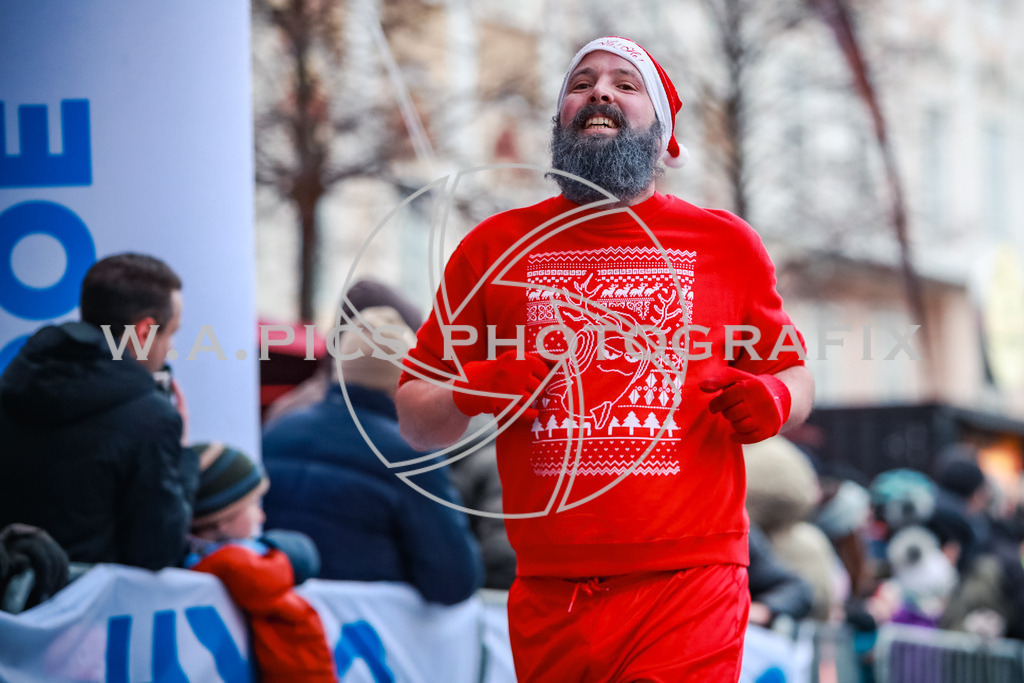 SILVESTERLAUF LINZ 25 | Linz, AUSTRIA, 31. Dezember 25, TRIRUN SILVESTERLAUF LINZ 25 , Image shows: 
Photo: WAPICS / BINDER Manuel