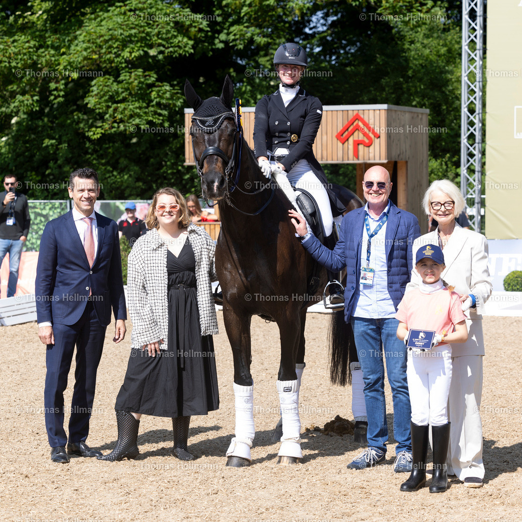 TH_415-Franco Salentino-Hesse-Wischerath_ Pia_29597 | Al Shiraàa Deutsches Spring- und Dressur-Derby 2025 am 31.05.25 in Hamburg, Thomas Hellmann, 415Franco SalentinoHesse-Wischerath, Pia