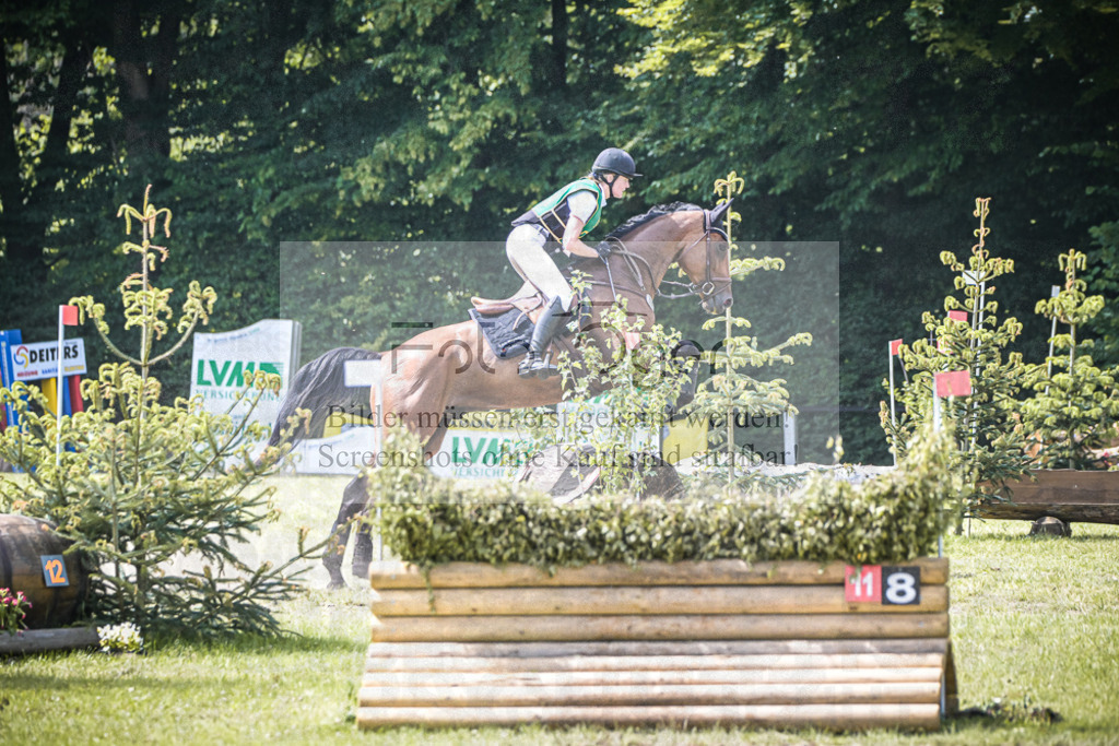 DOS_8757 | Entdecke hochwertige Reitturnierfotos von Foto Oger. Professionell, emotional und authentisch – jetzt Lieblingsmomente im Shop bestellen. - Realisiert mit Pictrs.com