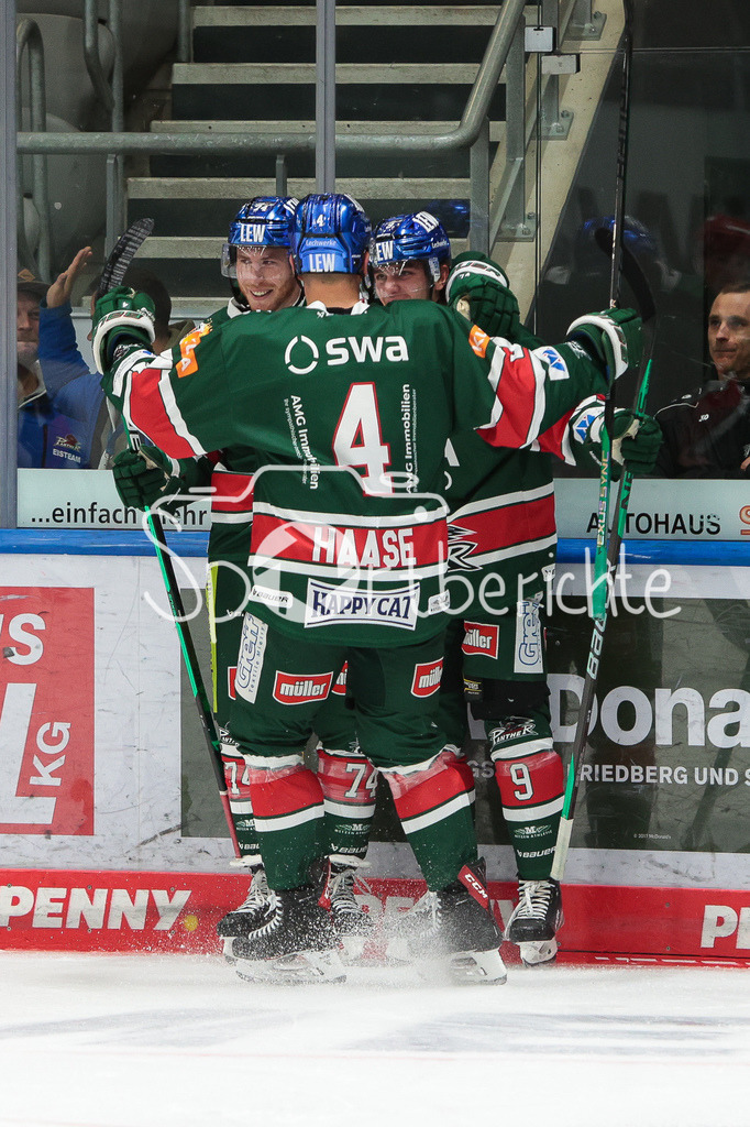 Augsburger Panther - Koelner Haie | Jubel der Panther nach dem Treffer zum 2-0 durch Justin VOLEK (AEV #9)