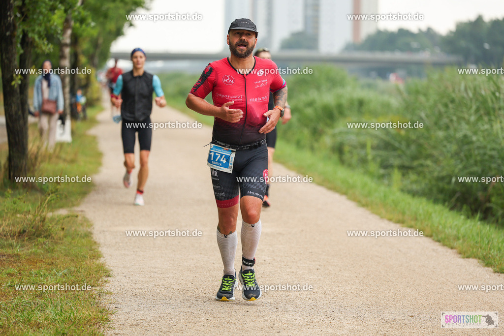LUR_1936 | 34. M-net Erlanger Triathlon 2025 #erlangertriathlon  #mnettriathlon2025 #mnettriathlon #team #olympischedistanz #mitteldistanz #triathlon #maindonaukanal  #erlangertriathlon2025 #yourpictrs #tv1848 #tv1848erlangen  #triathlonbayern #sportinerlangen #demsportverbunden #sportshot_your_pictrs Copyright: www.sportshot.de