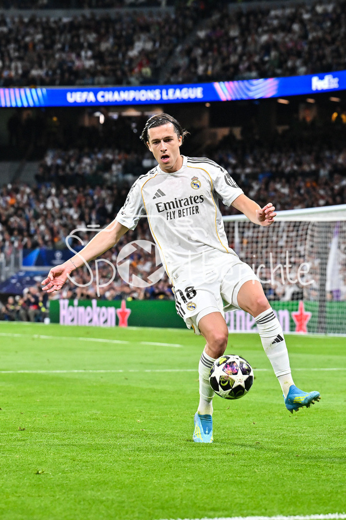 Real Madrid - FC Bayern München | MADRID, SPAIN - 07. APRIL: with Ball Alvaro CARRERAS (Real Madrid 18) during the UEFA Champions League match between Real Madrid vs. FC Bayern Munich on Quarterfinal first leg at Estadio Santiago Bernabeu
