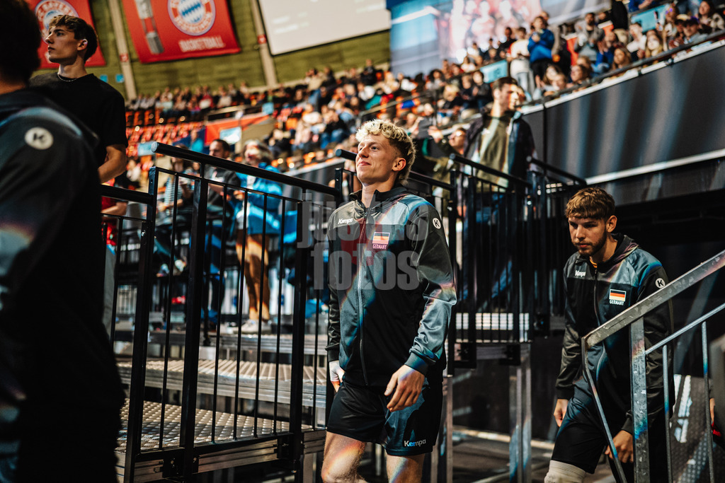 Volleyball | Männer Nationalmannschaft | Testspiel | Deutschland vs. Italien | 26.05.2025 | Fabian Hosch (#1, Deutschland) betritt die Arena