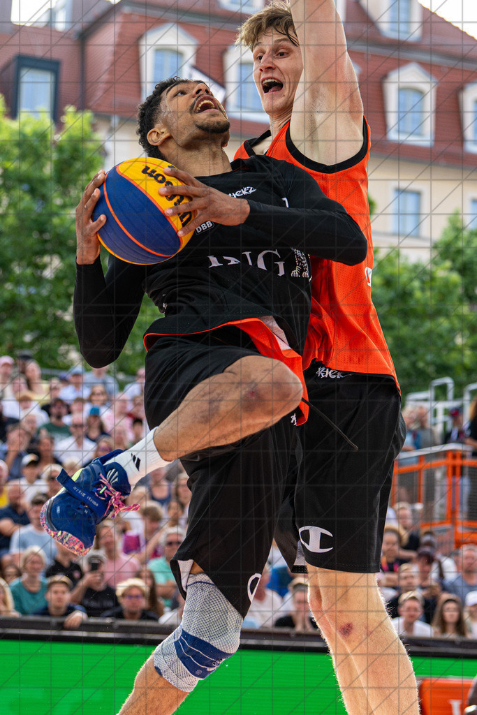 DIE FINALS 2025 | Dt. Meisterschaft 3x3   | 1/2 Finale Männer / Skyliners (orange) vs. Der Stamm (black) //  02.08.25: DIE FINALS 2025 | Dt. Meisterschaft 3x3   / Dresden / Deutschland  //   CREDIT:www.bullenfotos.de, Martin König, Hörner Weg 40, D-49078 Osnabrück, +4917663732967 // Nutzung und Weitergabe nur zu den vereinbarten Zwecken. Presseanfragen an Ersteller. Alle Rechte beim Ersteller. Honorierung nach MFM. - Realisiert mit Pictrs.com