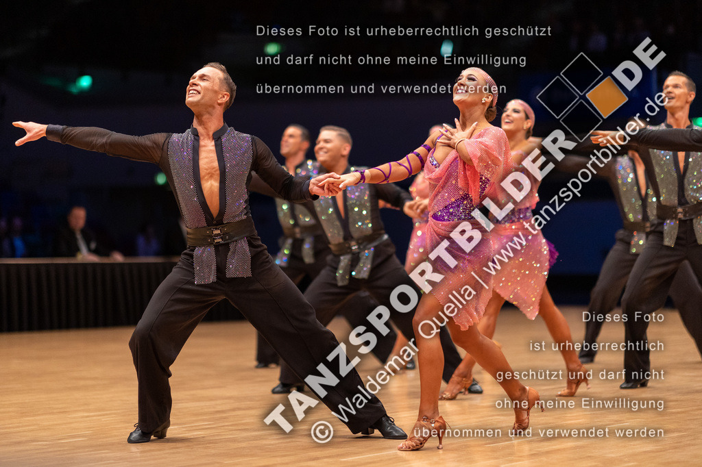 20221112-02349 | Hier finden Sie Tanz Bilder vom Latein und Standard Formationen tanzen. Sportbilder vom Tanzsport. Schöne Fotos und von Weltmeisterschaft, Europameisterschaft, Bundesliga, Regionalliga, Oberliga und Landesliga sowie von GOC Stuttgart, DanceComp, WM Bremen