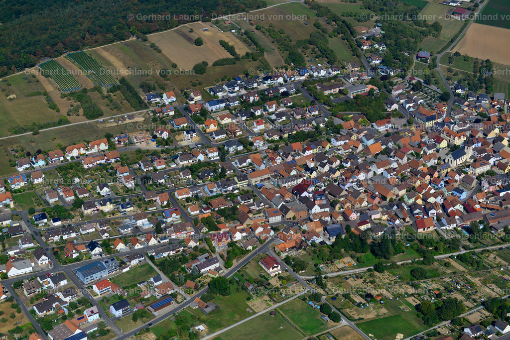 3650635 | GREUßENHEIM 13.09.2016 Ortsansicht der Straßen und Häuser der Wohngebiete in Greußenheim im Bundesland Bayern, Deutschland // Town View of the streets and houses of the residential areas in Greußenheim in the state Bavaria, Germany Foto: Gerhard Launer
