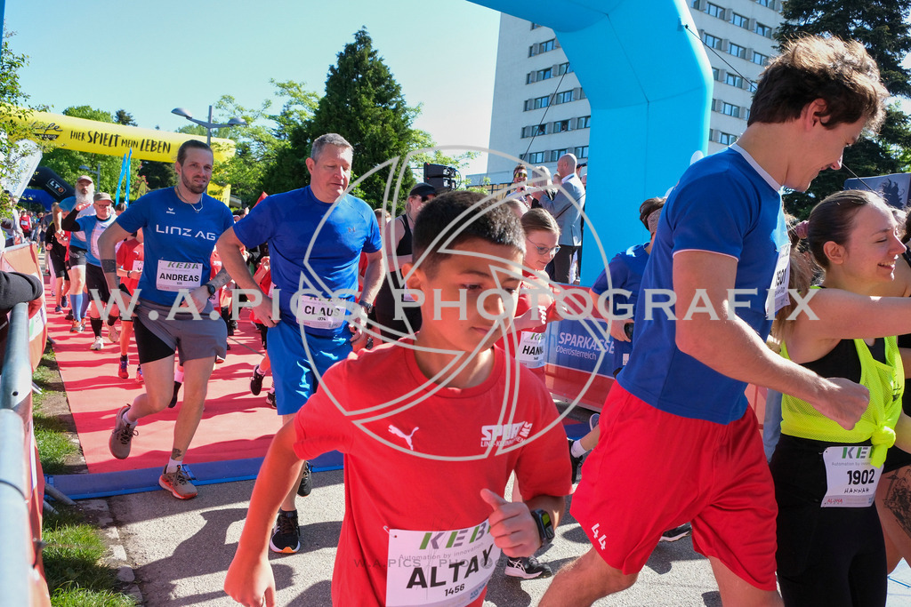 ..... | LINZ,AUSTRIA,27.April 24, Int. 3 Brückenlauf Linz  , Image shows: Photo: WAPICS / Michael ring