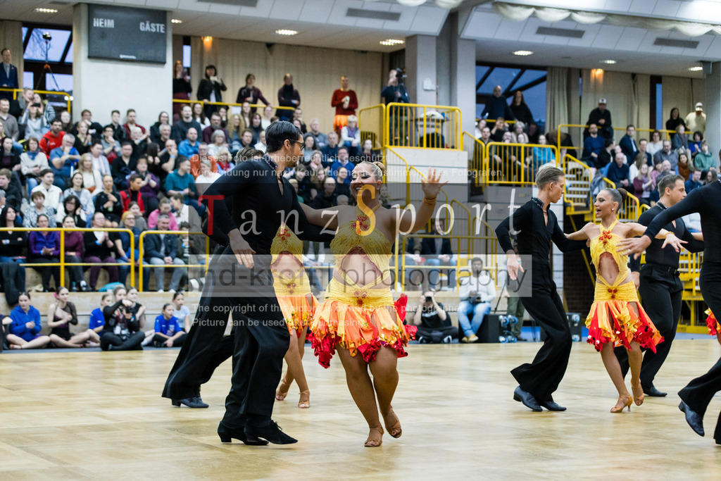 202603145_RL_Lat-Formationen_Nbg_6276 | Tanzsportbilder, Standardtanz, Lateintanz, WDSF, DTV, LTVB, dancecomp, goc, hessen tanzt, blaues band der spree, walzer, tango, wiener walzer, slowfox, quickstepp, samba, rumba, cha-cha-cha, paso doble. jive, hd-kroft photography, turniertanzsport