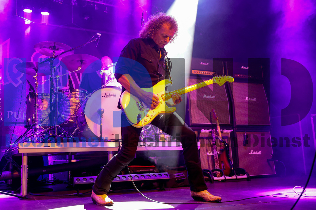 Purple Rising  {date} -  | {headline}(Foto: Sebastian Sendlak / BOND) - Realisiert mit Pictrs.com