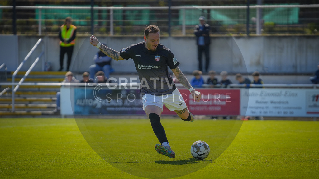 FFußball, Herren, Saison 2025/2026, Regionalliga Nordost, 31. Spieltag, FSV 63 Luckenwalde vs. FSV Zwickau, Sonntag 26.04.2026, Werner-Seelenbinder-Stadion Luckenwalde | Fußball, Herren, Saison 2025/2026, Regionalliga Nordost, 31. Spieltag, FSV 63 Luckenwalde vs. FSV Zwickau, Sonntag 26.04.2026, Werner-Seelenbinder-Stadion Luckenwalde, Im Bild: Sandro Sengersdorf (Zwickau) - Realisiert mit Pictrs.com