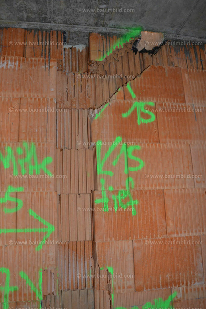 bib-lg07-mauerarbeiten-0253 | Nach LV-Leistungsgruppen sortierte Detailfotos über den Bau eines Hauses. Alle Hausbau-Bilder direkt vom Urheber und Autor der Website Haus-Selber-Bauen.com