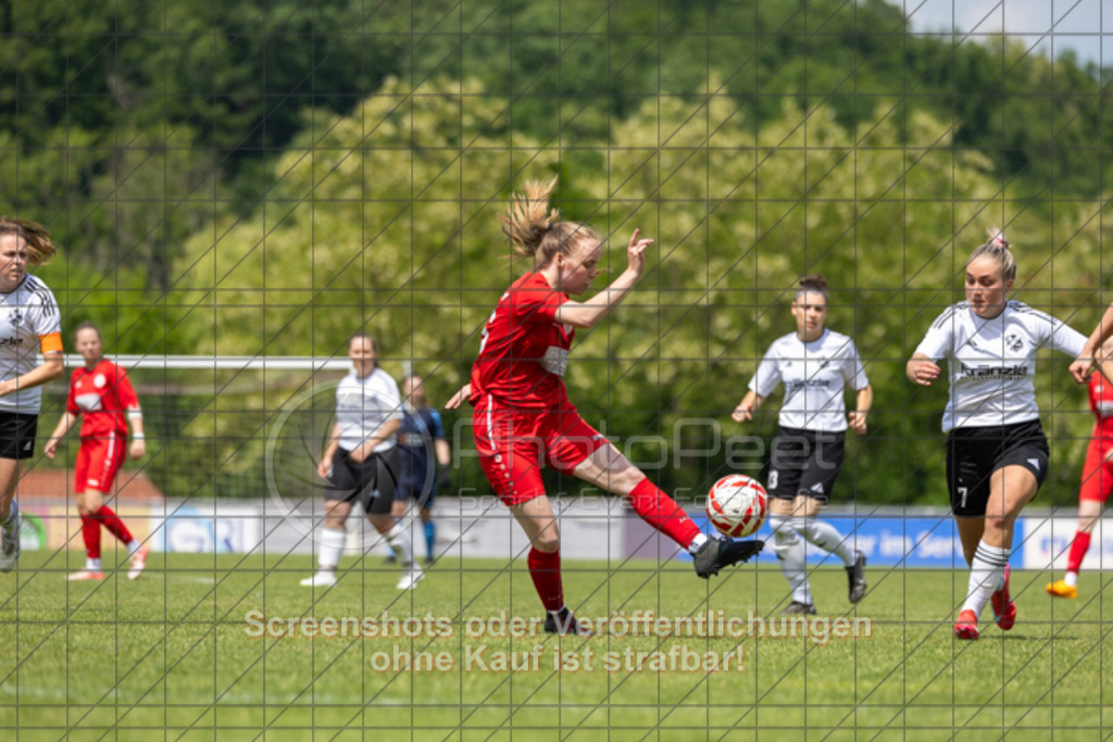 20250518_140944_0267 | #,1.FC Donzdorf (rot) vs. FV Bellenberg (weiß), Fussball, Frauen-Verbandsliga Württemberg, 20. Spieltag, Saison 20242025, Rasenplatz Lautertal Stadion, Süßener Straße 16, 73072 Donzdorf, 18.05.2025 - 1300 Uhr,Foto: PhotoPeet-Sportfotografie/Peter Harich