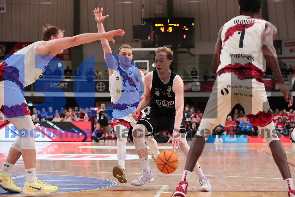 SES_LEVWOL20250525-29 | bond - Realisiert mit Pictrs.com