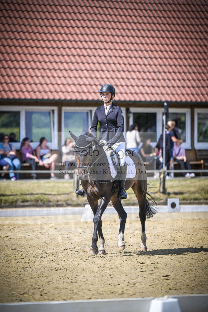 DOS_7182 | Entdecke hochwertige Reitturnierfotos von Foto Oger. Professionell, emotional und authentisch – jetzt Lieblingsmomente im Shop bestellen.Deutschlandweite Turnierfotografie. - Realisiert mit Pictrs.com