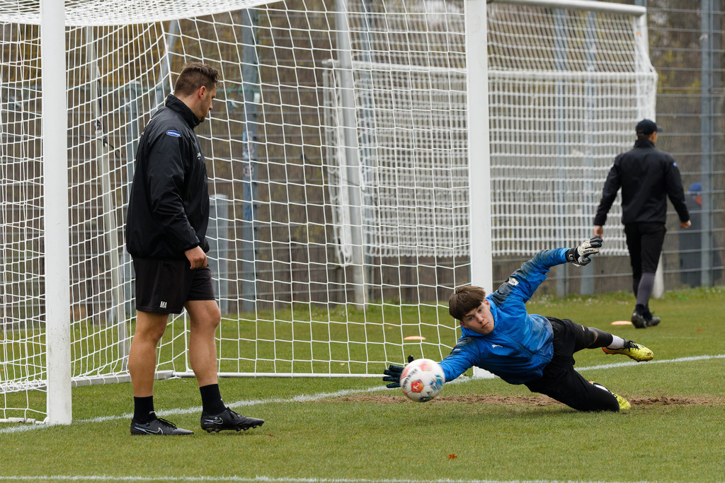 20260412-FCHS04_003 | 1.FC Heidenheim 1846 vs. FC Schalke 04, Fußball, U19, A-Junioren, NWL, U19-DFB-Nachwusliga, 2025/2026, 8. Spieltag, 12.04.2026 in Heidenheim, Walter-Birkhold-Jugendstadion (Foto: Michael Bulling) - Realisiert mit Pictrs.com