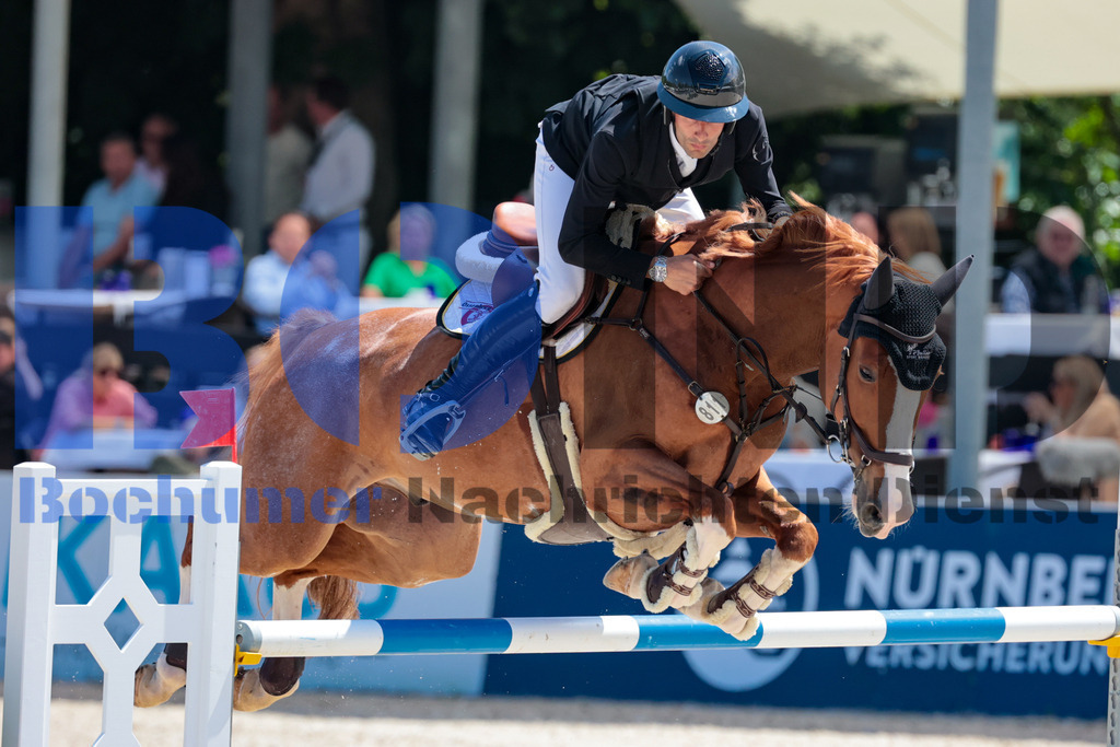 Longines Balve Optimum - Springen Samstag {date} -  | {headline}(Foto: Sebastian Sendlak / BOND) - Realisiert mit Pictrs.com