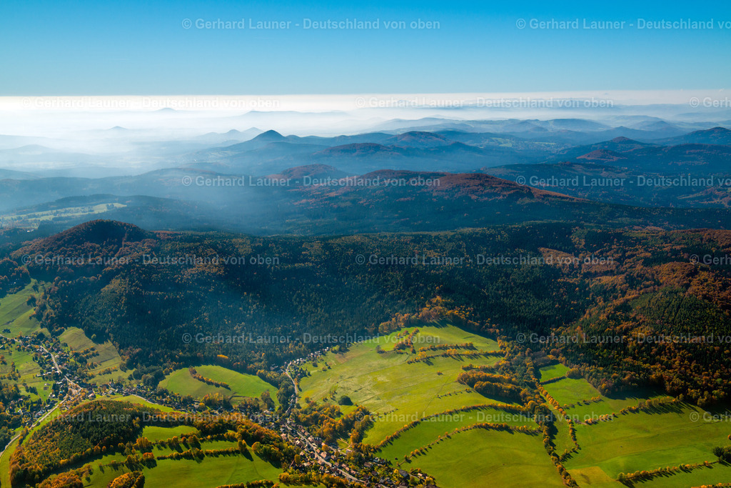 3704562 | WALTERSDORF Zittauer Gebirge,  15.10.2017 Forstgebiete in einem Waldgebiet  in Waltersdorf im Bundesland Sachsen, Deutschland // Forest areas in  in Waltersdorf in the state Saxony, Germany Foto: Gerhard Launer