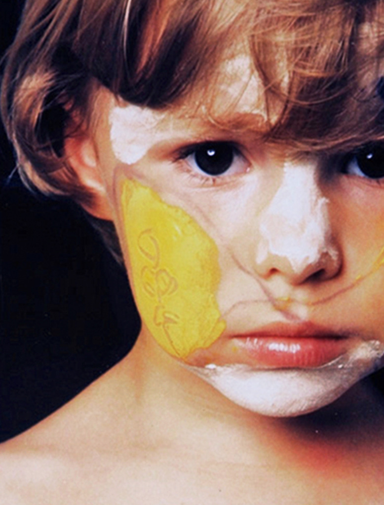 070art_Bee-Braxm__01a | Werk aus  dem Jahr 1994   Nach einer Aktion im Ritterhausmuseum Offenburg. Kunstmaler Rainer Braxmaier und Modefotograf Wilfried Beege.