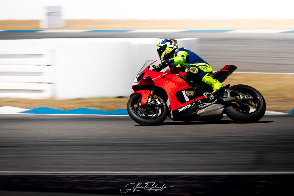 Ducati Trackday Hockenheimring 2026 | Entdecken Sie die faszinierende Welt von Alexander Tschuncky Arts: Kreative Fotografie, atemberaubende Automobilkunst und hochwertiger Bilderdruck. Lassen Sie sich inspirieren! - Realisiert mit Pictrs.com