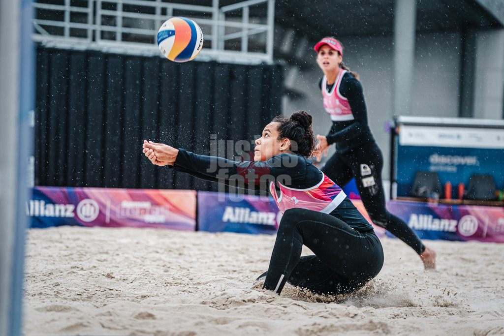 Beachvolleyball | Frauen | German Beach Tour 2024 | Tourstop Bremen | 08.06.2024 | Thainara Mylena Feitosa de Oliveira (BRA) Bei der Ballannahme