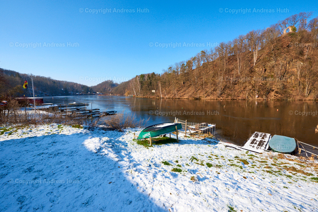 An der Talsperre Kriebstein mit Blick auf das Raubschloss Ringethal (rechts oben) | Bedeutsame Landschaften Deutschlands - Realisiert mit Pictrs.com