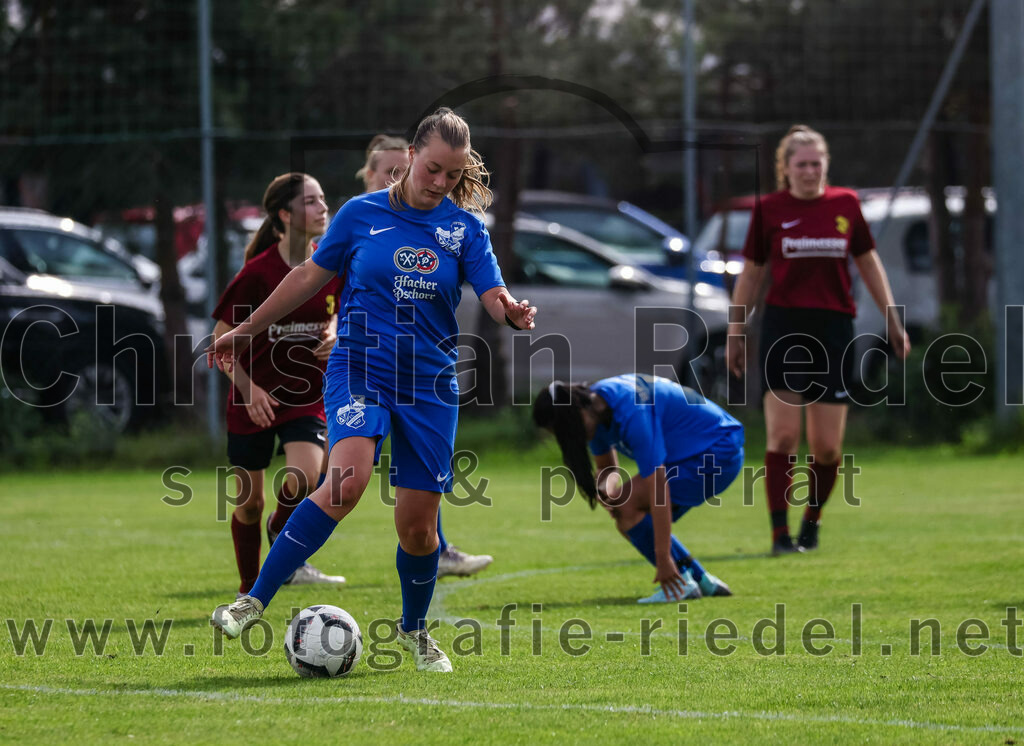 2023-09-03_067_Teamware_Cup_2023 | Oberding, Deutschland, 03.09.2023:
Fußball, TS Teamwear Cup 2023, Vorrunde, FC Schwaig gegen FC Langengeisling, Endergebnis: 

Foto: Christian Riedel / fotografie-riedel.net