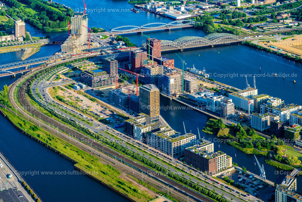 Hamburg_Baakenhafen_Elbtower_Elbbrücken_Hafencity_ELS_8309160625 | HAMBURG 16.06.2025 Baustellen für Wohn- und Geschäftshäuser im Baakenhafen entlang der der Baakenallee in der HafenCity in Hamburg, Deutschland. Weiterführende Informationen bei: AUG. PRIEN Bauunternehmung (GmbH & Co. KG),  BVE Bauverein der Elbgemeinden eG,  Baugenossenschaft Hamburger Wohnen eG,  Johann Daniel Lawaetz-Stiftung,  Richard Ditting GmbH & Co. KG,  bof architekten,  florian krieger - architektur und städtebau gmbh. // Construction sites for residential and commercial buildings in the Baakenhafen along the Baakenallee in HafenCity in Hamburg, Germany. Further information at: AUG. PRIEN Bauunternehmung (GmbH & Co. KG),  BVE Bauverein der Elbgemeinden eG,  Baugenossenschaft Hamburger Wohnen eG,  Johann Daniel Lawaetz-Stiftung,  Richard Ditting GmbH & Co. KG,  bof architekten,  florian krieger - architektur und staedtebau gmbh. Foto: Martin Elsen