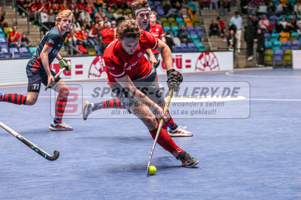 MJ_20230204-BHC-Alster-M-13 | Dieter-Enrique Linnekogel (Der Club an der Alster #16), Berliner HC - Der Club an der Alster am 4.2.2023 in der Ballsporthalle, Frankfurt am Main