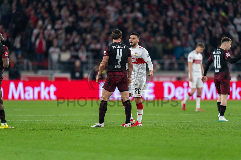 VfB Stuttgart vs. RB Leipzig, Fussball, 1. Bundesliga, 26. Spieltag, 15.03.2026 | Deniz Undav (VfB Stuttgart, #26) gegen Willi Orban (RB Leipzig, #04),VfB Stuttgart vs. RB Leipzig, Fussball, 1. Bundesliga, 26. Spieltag, 15.03.2026Foto: photosbyphips/Philip Ziegler