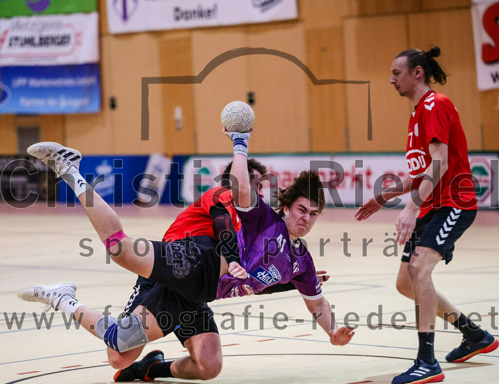 2024-01-27_077_SpVgg_Altenerding_gegen_TV_Altoetting | Erding, Deutschland, 27.01.2024:
Handball, Bezirksoberliga Männer 2023 / 2024, 13. Spieltag, SpVgg Altenerding gegen TV Altötting, Endergebnis: 30:28

Lukas Zwislsperger (TV Altötting, #11), Kilian Jödecke (SpVgg Altenerding, #41), Christoph Baaken (TV Altötting, #7)

Foto: Christian Riedel / fotografie-riedel.net