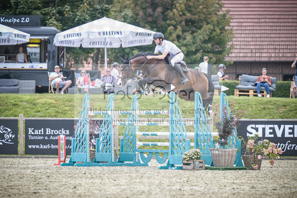 DOS_2779 | Entdecke hochwertige Reitturnierfotos von Foto Oger. Professionell, emotional und authentisch – jetzt Lieblingsmomente im Shop bestellen.Deutschlandweite Turnierfotografie. - Realisiert mit Pictrs.com