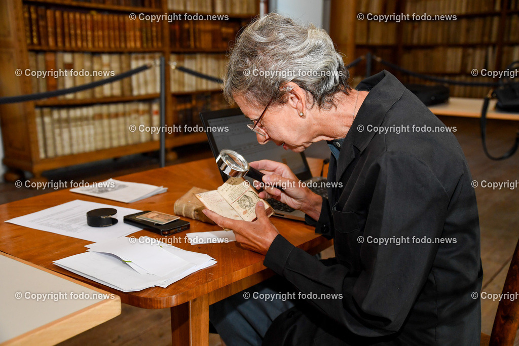 Stift Lambach_ Bibliothek_ 25.08.2022-21 | 25.08.2022, Lambach, AUT, Stift Lambach, Bibliothek, im Bild Christine Maria Grafinger (Bibliothekarin und Historikerin)