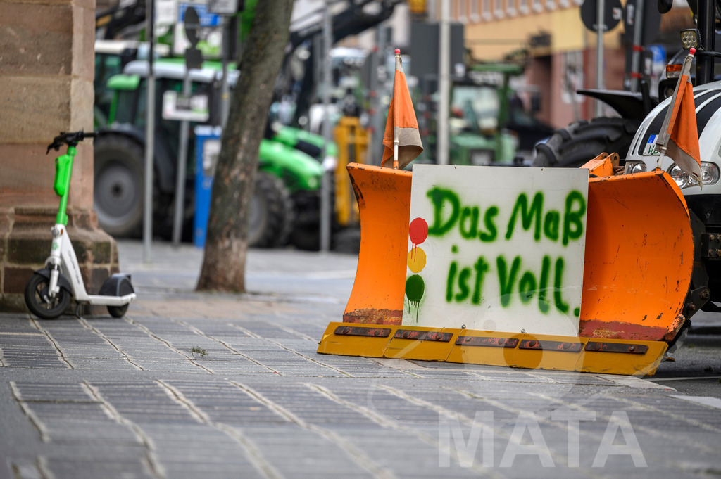 _DWA4366 | Bauerndemo gegen Agrarpolitik der Bundesregierung  auf dem Straße Obstmarkt und Hauptmarkt . Nürnberg, 08.01.2024 - Realisiert mit Pictrs.com