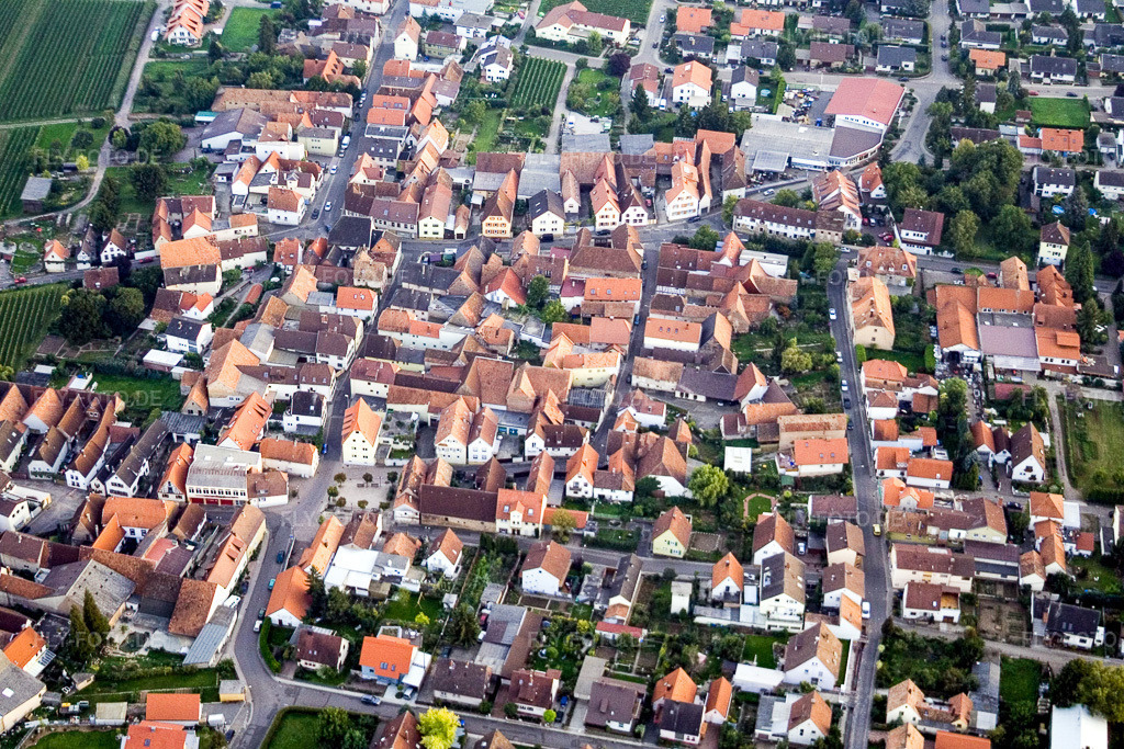 Luftbild: Ortsansicht von Norden im Ortsteil Nußdorf in Landau im Bundesland Rheinland-Pfalz in Deutschland. Foto: IMG_4038.jpg vom 23.09.2006 durch Werner Riehm/FLY-FOTO.de