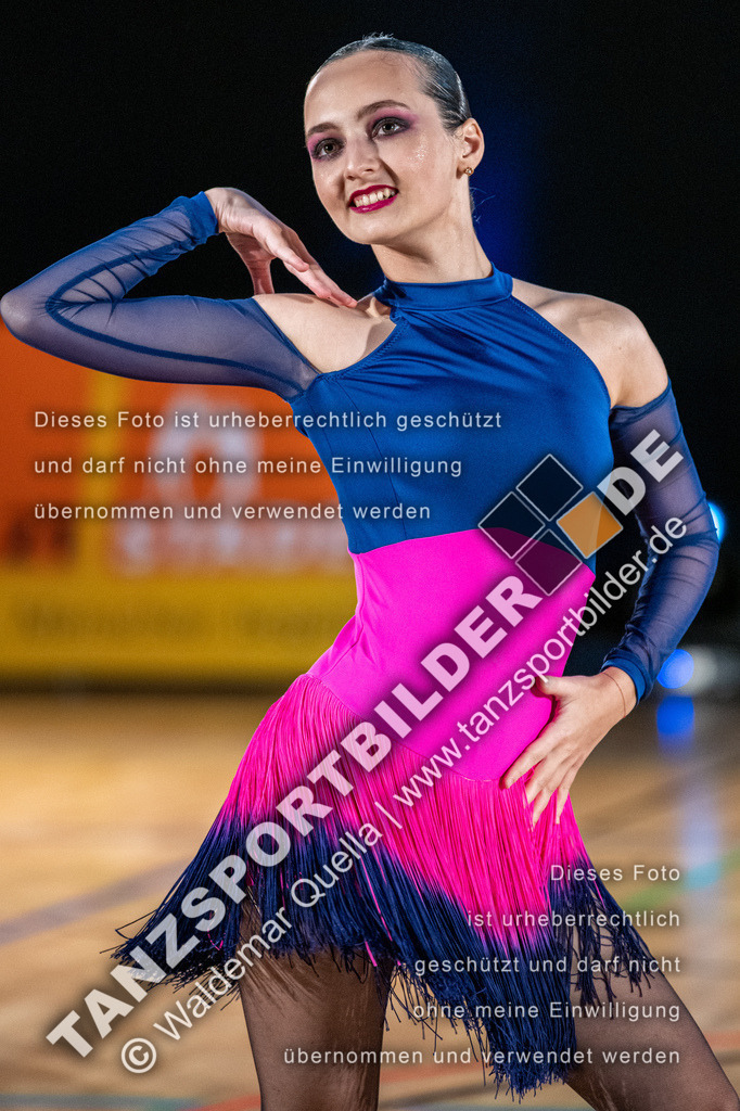 20250503-01091 | Hier finden Sie Tanz Bilder vom Latein und Standard Formationen tanzen. Sportbilder vom Tanzsport. Schöne Fotos und von Weltmeisterschaft, Europameisterschaft, Bundesliga, Regionalliga, Oberliga und Landesliga sowie von GOC Stuttgart, DanceComp, WM Bremen