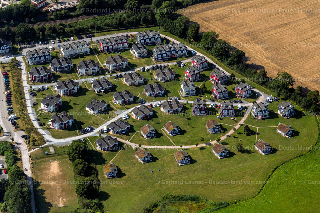 4038130 | SIERKSDORF 07.08.2020 Ferienhaus Anlage " Roompot HANSA-PARK Resort am Meer " am Fahrenkrog in Sierksdorf im Bundesland Schleswig-Holstein, Deutschland. Weiterführende Informationen bei: Roompot Service B.V.. // Holiday house plant of the park " Roompot HANSA-PARK Resort on Meer " in Sierksdorf in the state Schleswig-Holstein, Germany. Further information at: Roompot Service B.V.. Foto: Gerhard Launer