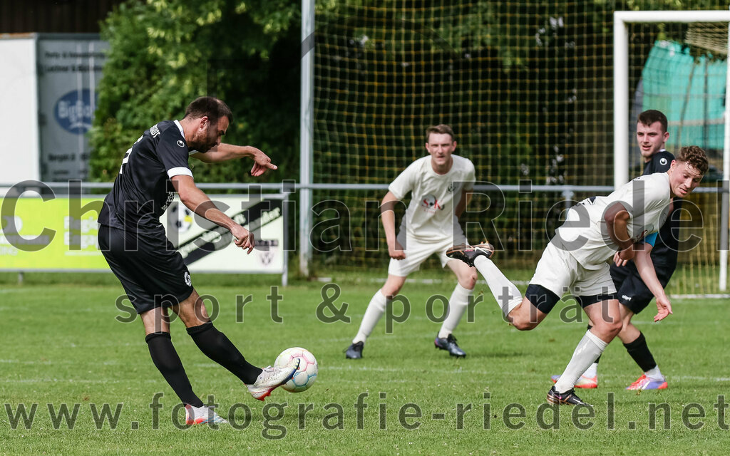 2023-07-02_101_SV_Walpertskirchen_gegen_FC_Herzogstadt | Walpertskirchen, Deutschland, 02.07.2023:
Fußball, Kreisliga 2023 / 2024, Testspiel, SV Walpertskirchen gegen FC Herzogstadt, Endergebnis: 

Christoph Greckl (FC Herzogstadt, #5), Benedikt Schuler (SV Walpertskirchen, #21)

Foto: Christian Riedel / fotografie-riedel.net