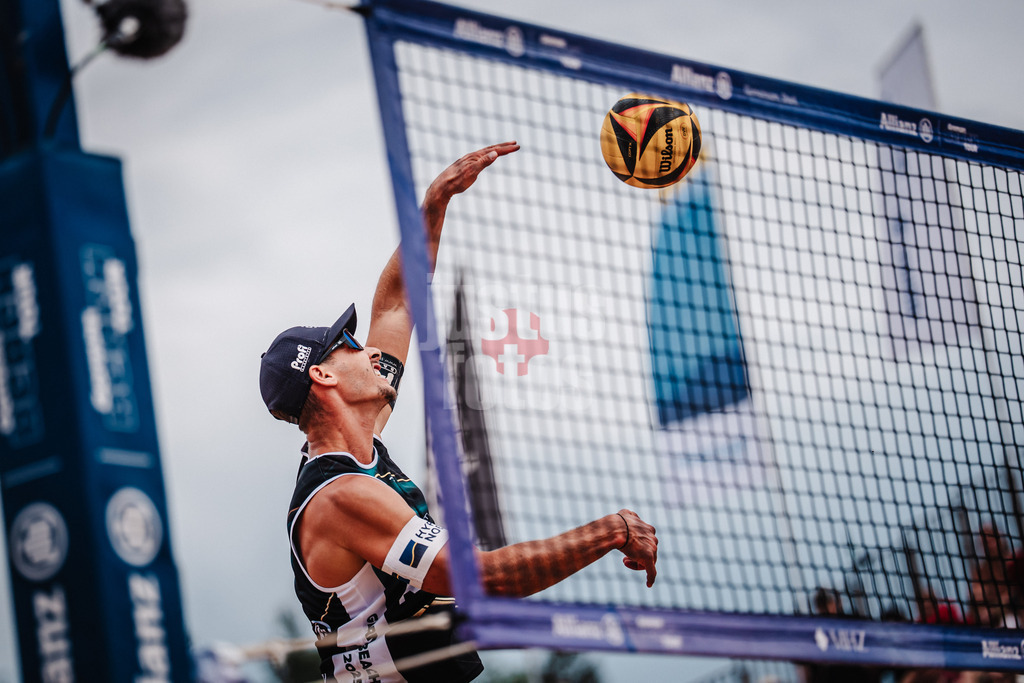 Beachvolleyball | Männer | Allianz German Beach Tour 2025 | Tourstop München | 06.07.2025 | Mathias Seiser beim Angriff