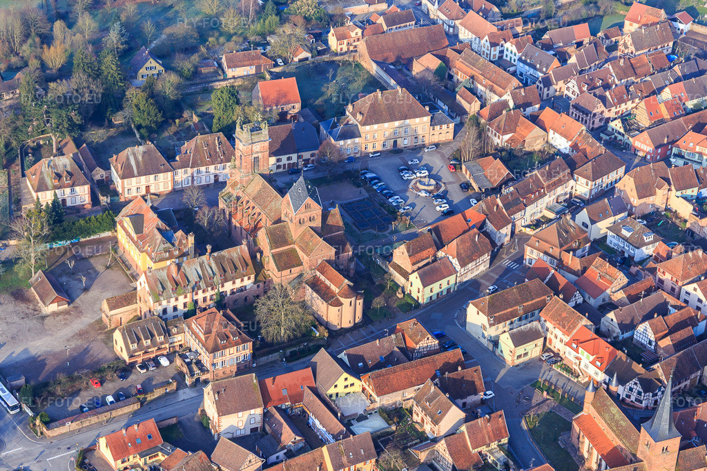 Vue aérienne: Abbatiale Saint-Pierre-et-Saint-Paul à Neuweiler dans le département Bas Rhin, France – .Photo: IMG_105318.jpg prise le 25/03/2018 par Werner Riehm/FLY-FOTO.eu – Résolution de l'original: 5352 x 3568 px – Saint Peter and Saint Paul Abbey