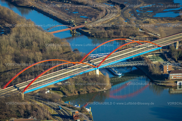 Essen240107194 | Luftbild, gesperrte Rhein-Herne-Kanalbrücke mit rotem Geländer, rote Doppelbogenbrücke, Autobahn A42 Emscherschnellweg, Ebel, Essen, Ruhrgebiet, Nordrhein-Westfalen, Deutschland