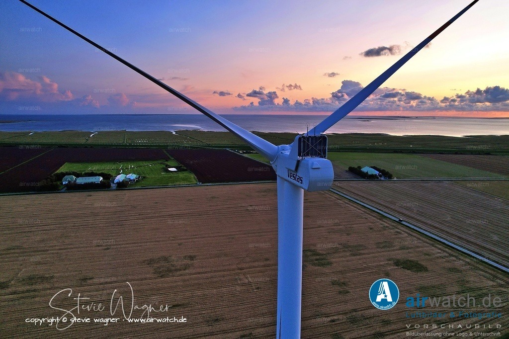 Windpark Gemeinde Reussenkoege in Nordfriesland - Luftbild | Entdecken Sie atemberaubende Luftbilder und Fotografien auf airwatch.de - Tauchen Sie ein in eine Welt voller faszinierender Aufnahmen aus der Vogelperspektive.
