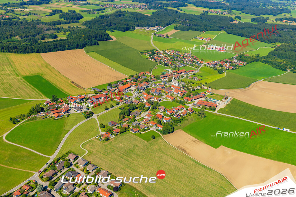 Luftaufnahme der Stadt Nußdorf - Die Luftaufnahme wurde 2025 vom UL-Flugzeug heraus erstellt ( keine Drohne ) - Hochauflösende Luftaufnahme - für professionelle Ausdrucke geeignet. Die Geschenkidee !Mit Lizenz und Bildrechte bestellbar