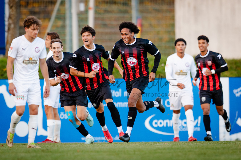 Oberliga Westfalen, Saison 2025/26, 13. Spieltag: 1. FC Gievenbeck - Türkspor Dortmund 2000 | Münster, 02.11.2025: Oberliga Westfalen, 13. Spieltag, 1. FC Gievenbeck empfängt Türkspor Dortmund 2000 im Sportpark Gievenbeck in Münster. Foto: sportfotografie.ms | Markus Paletta - Realisiert mit Pictrs.com
