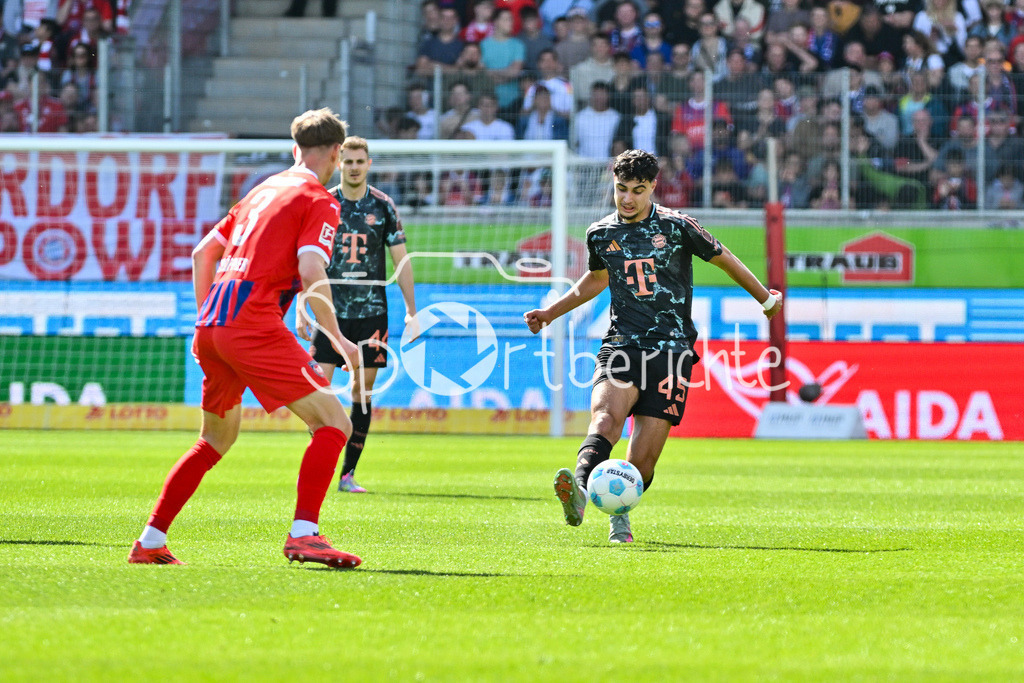 1. FC Heidenheim - FC Bayern München | im Duell Jan SCHOEPPER (Heidenheim 3) und Aleksandar PAVLOVIC (FC Bayern Muenchen 45) / Zweikampf / Bundesliga: 1. FC Heidenheim - FC Bayern Muenchen, Voith Arena am 19.04.2025