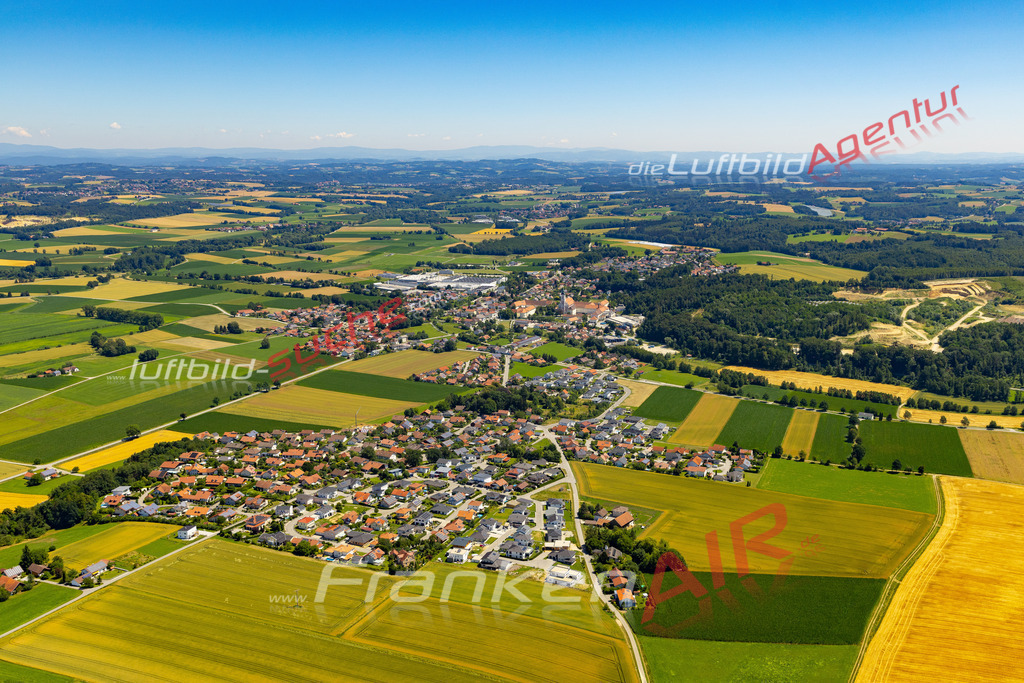 schwaig-aldersbach-luftbild-2022-5897 | Aktuelles Luftbild von Schwaig Aldersbach - Die Luftaufnahme wurde 2022 mittels UL-Flugzeug erstellt ( keine Drohne ) - hochauflösende Kamera-Systeme von  Canon -
Beste Qualität - Für grossformatige Ausdrucke geeignet. Die Geschenkidee !