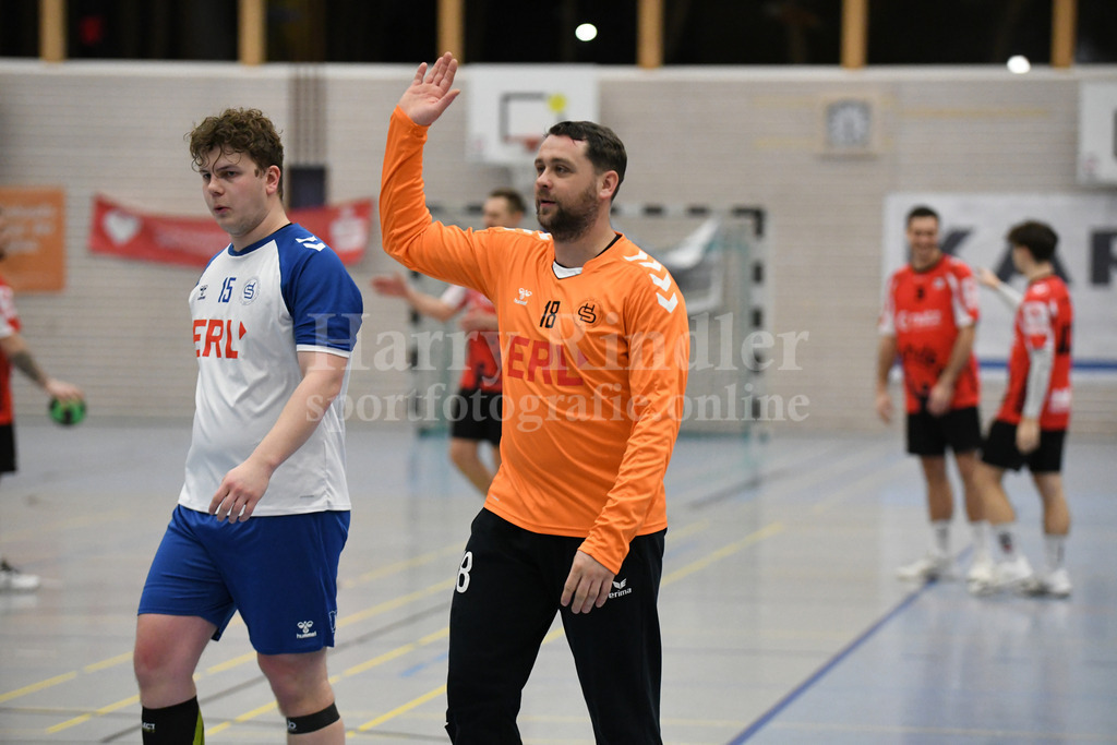 HC Deggendorf :  VfL Waldkraiburg   | Denis Detlaf  (HC Deggendorf  #18) - Realisiert mit Pictrs.com