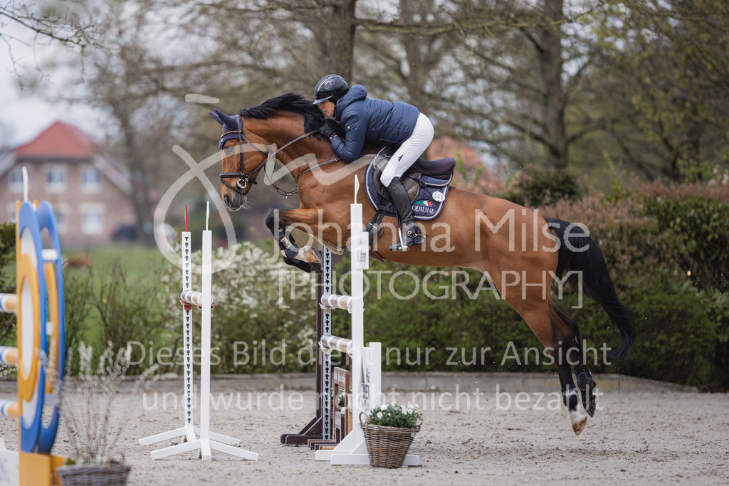 230426_HofSosath_M1-Spr-993 | Deine schönsten Turniermomente als professionelle Fotos! Entdecke hochwertige Pferdesport-Fotografie im Online-Shop. Jetzt Fotos finden & bestellen!